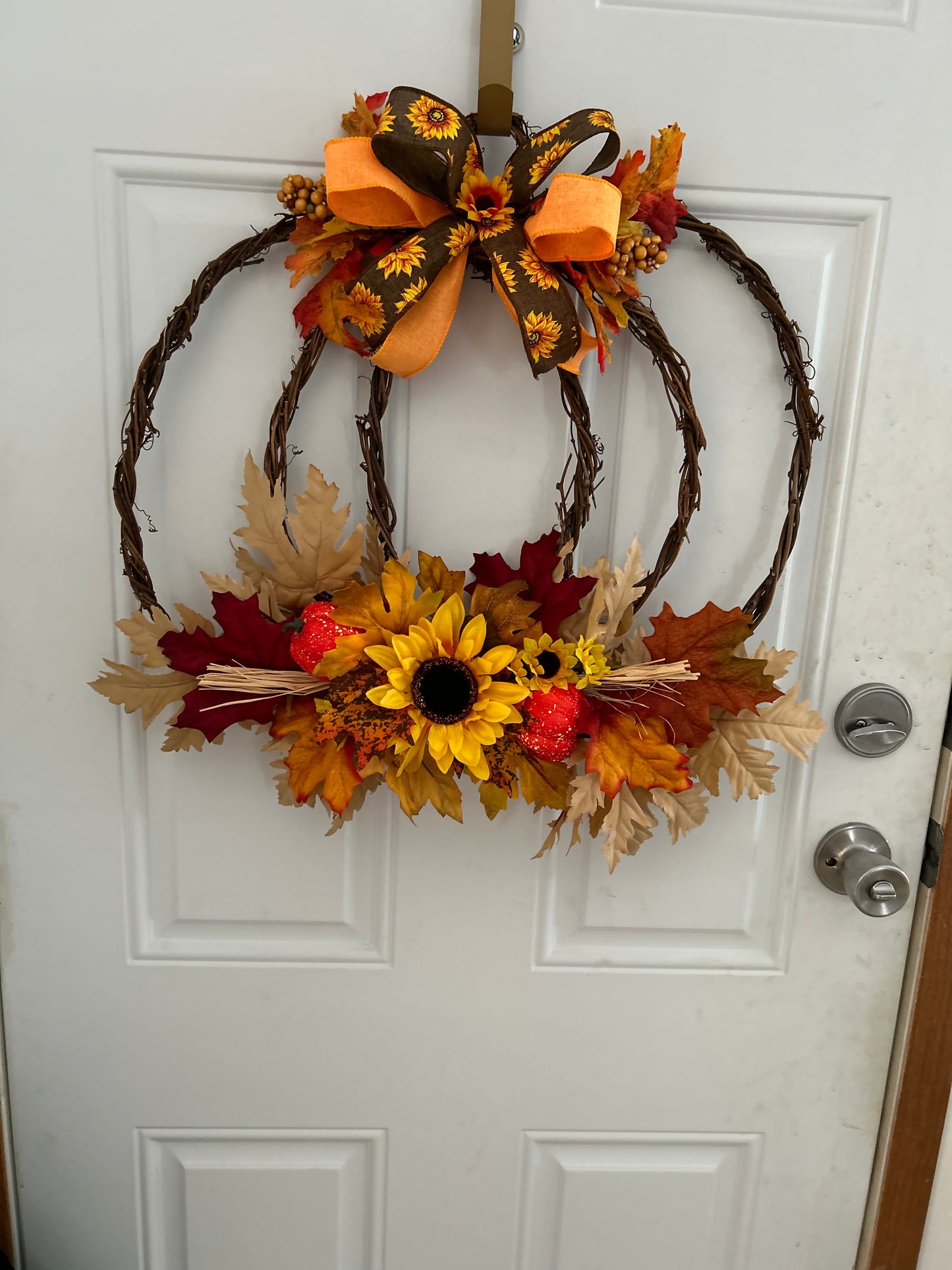 Grapevine pumpkin door hanger