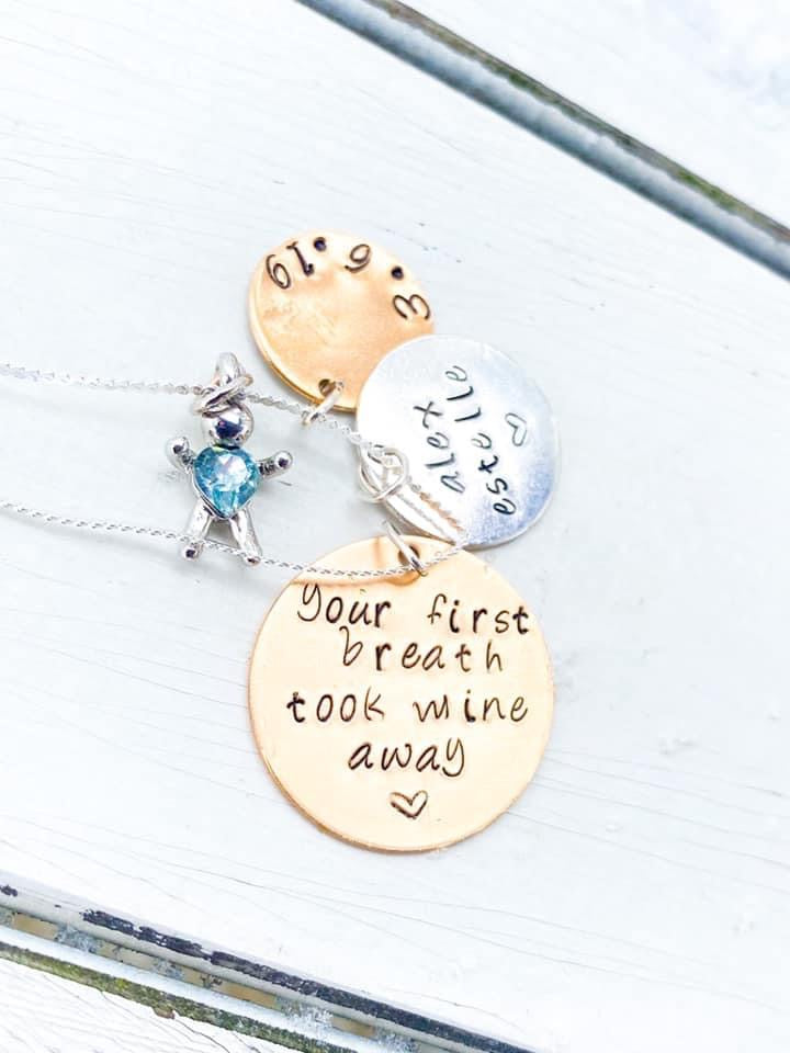 Mother’s personalized necklace